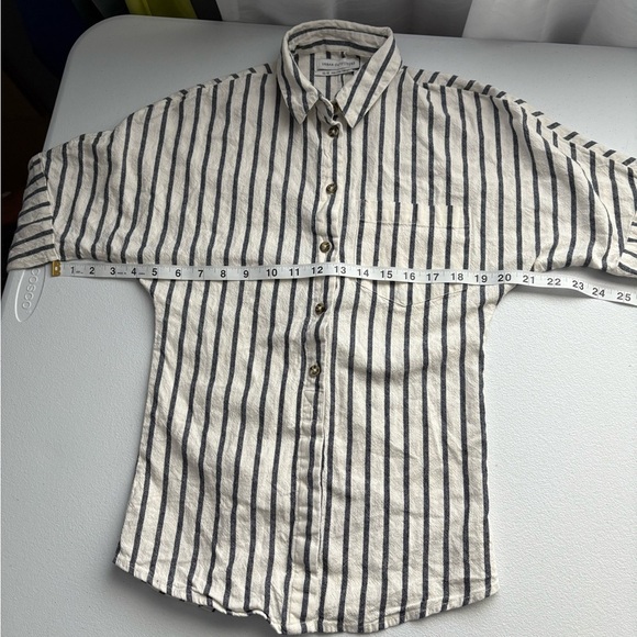 Women’s XS Urban Outfitters button down shirt - Picture 3 of 8